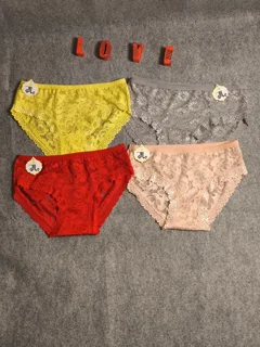 شورت زنانه مارال گل کد۴۰۲۱۳